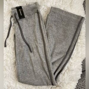 🆕NWT Express Low Rise Velour Pants - XS